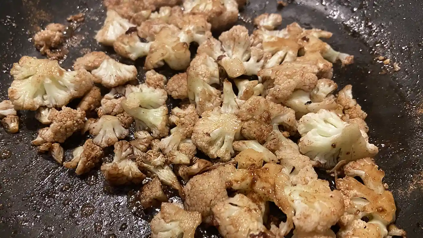 Sweet Cauliflower in frying pan w1400